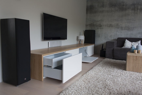 Dressoir met doorlopend eiken bovenblad