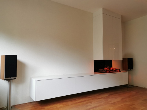 Hoogglans dressoir met elektrische haard en koofkast