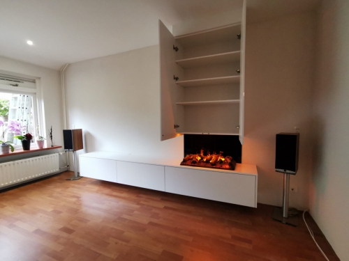 Hoogglans dressoir met elektrische haard en koofkast