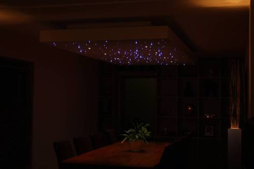 Sterrenhemel in verlaagd plafond in een woonkamer