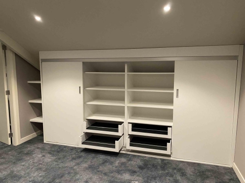 Schuine-wand-kast