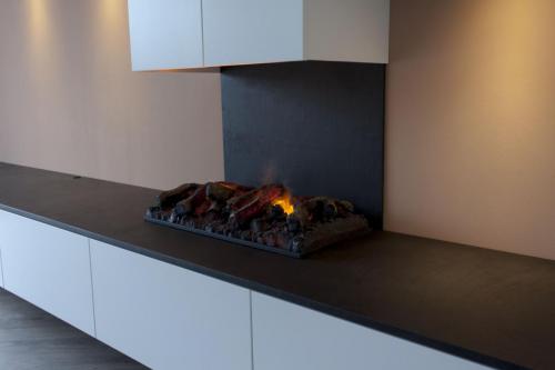 dressoir met betoncire haard