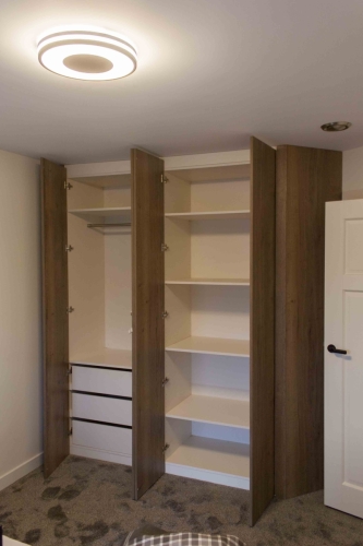 open-kastenKleding kast op maat
